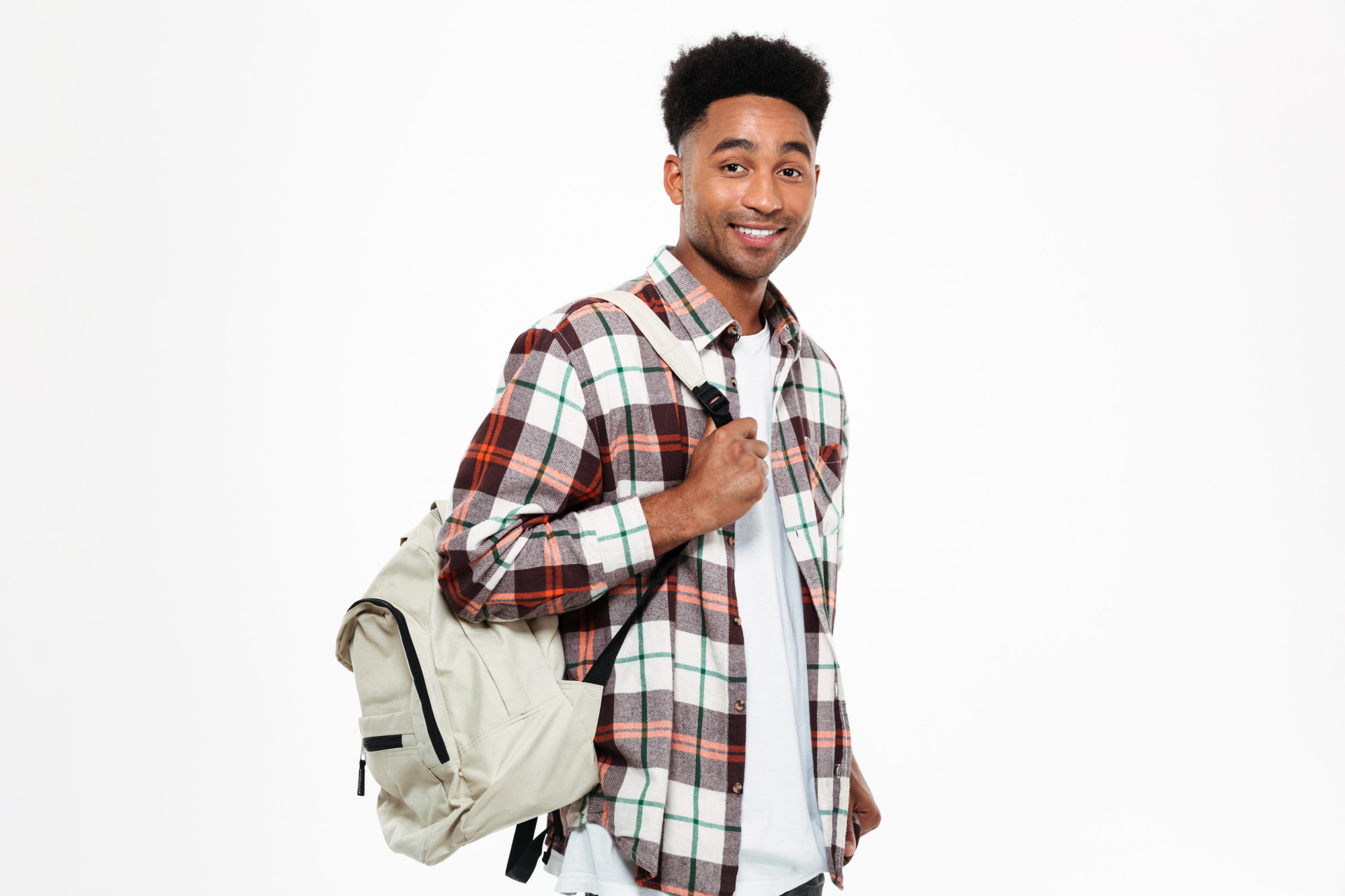 Jeune étudiant africain avec sac à dos — éducation et formation