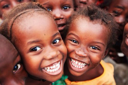 Enfants souriants — la joie que nous cultivons à Kinshasa